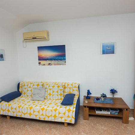 Apartment Rb Omišalj Eksteriør bilde