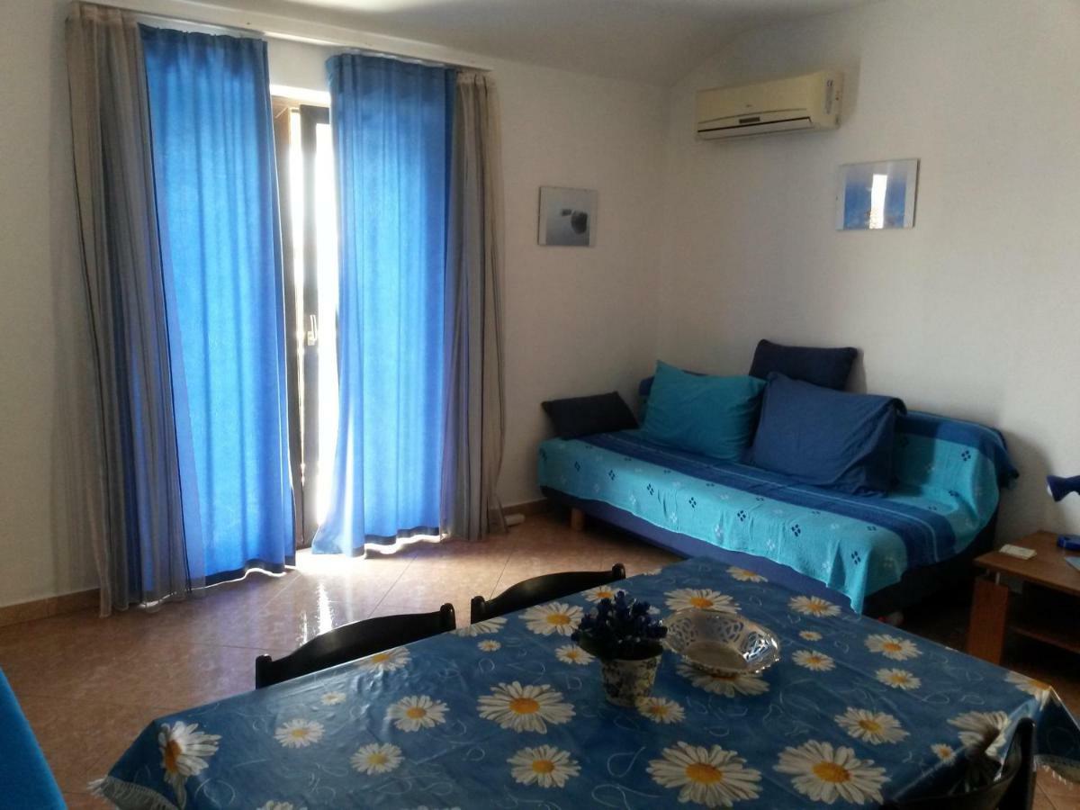 Apartment Rb Omišalj Eksteriør bilde